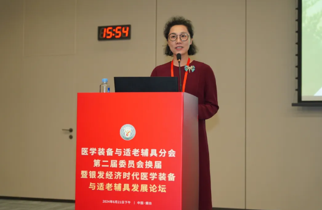 总经理纪梅做主题演讲.png